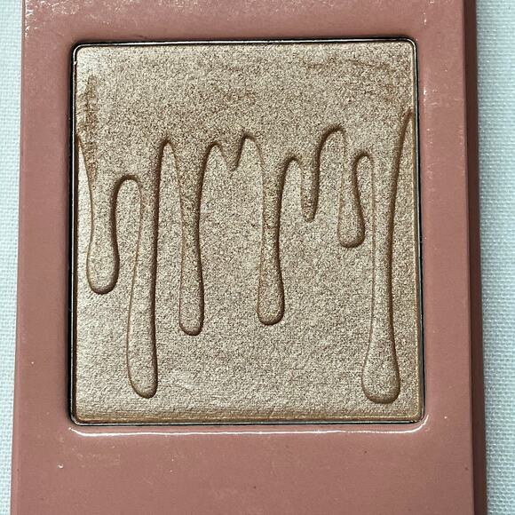 Kylie Jenner KYLIGHTER Pressed Illuminating Powder STRAWBERRY SHORTCAKE - Picture 4 of 5